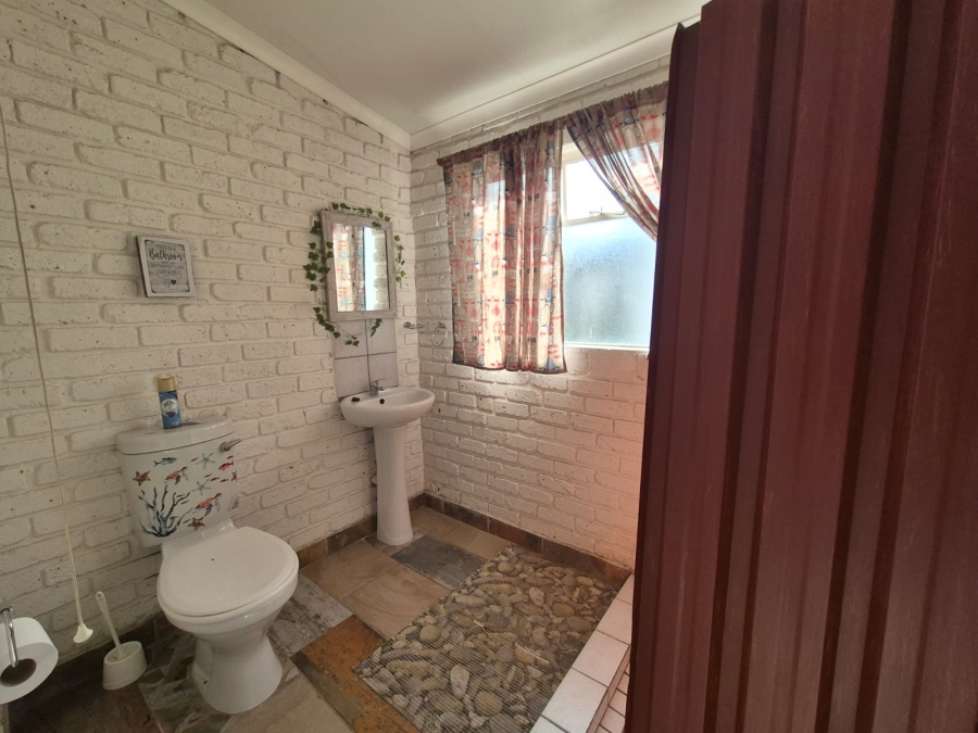 6 Bedroom Property for Sale in Oranjeville Free State